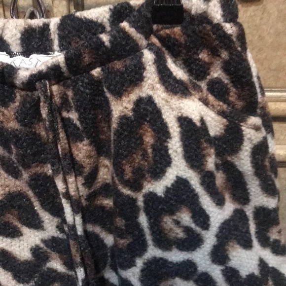 FANTASTIC FAWN LEOPARD PRINT SHORTS - Picture 6 of 9